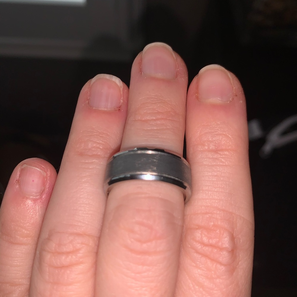 Men’s brushed silver ring size 7